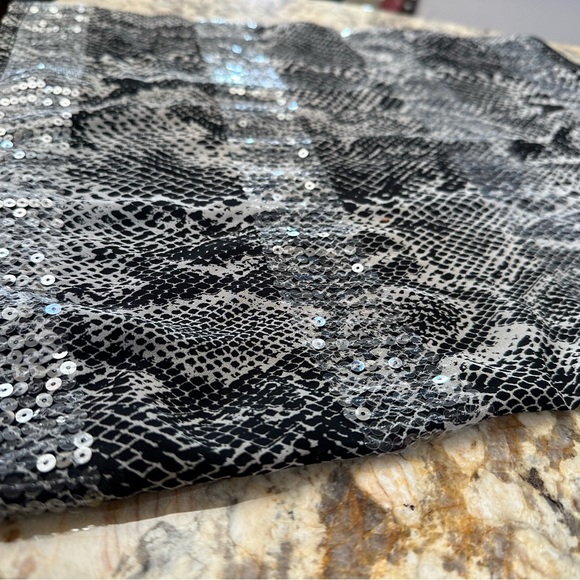 Express s/p snake print sequin tank top like new python shiny scales - Picture 8 of 9